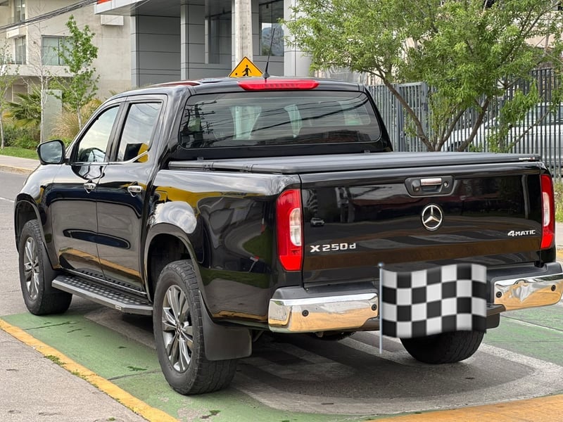 Mercedes-Benz X250 X 250D 2.3 CLASS POWER DOB. CAB. DIESEL 4X4 AT 2020 - Imagen 7 de 10