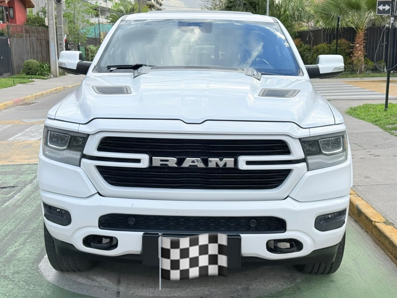 RAM 1500 1500 LARAMIE CREW CAB 4X4 5.7 AUT 2022 - Foto 2 de 10