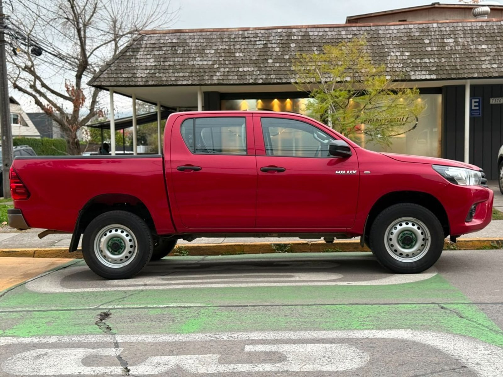 Toyota HILUX HILUX 2.4 DIESEL DX 4X4 6 MT 2024 - Imagen 4 de 9