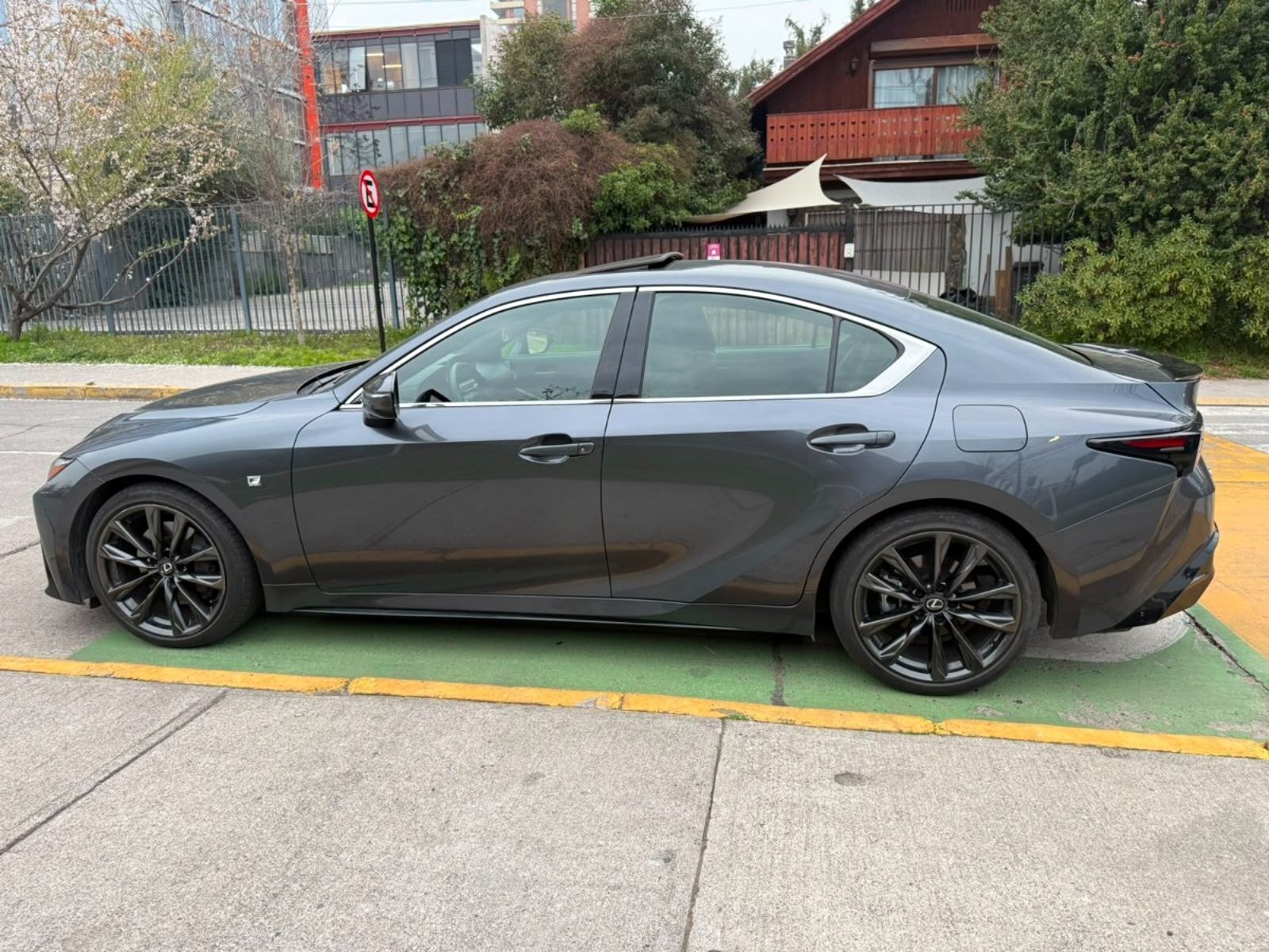 Lexus IS 300 IS 300 F-SPORT 2.0 2024 - Imagen 9 de 10