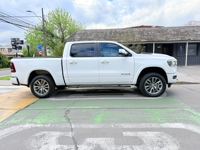 RAM 1500 1500 LARAMIE CREW CAB 4X4 5.7 AUT 2022 - Imagen 4 de 10
