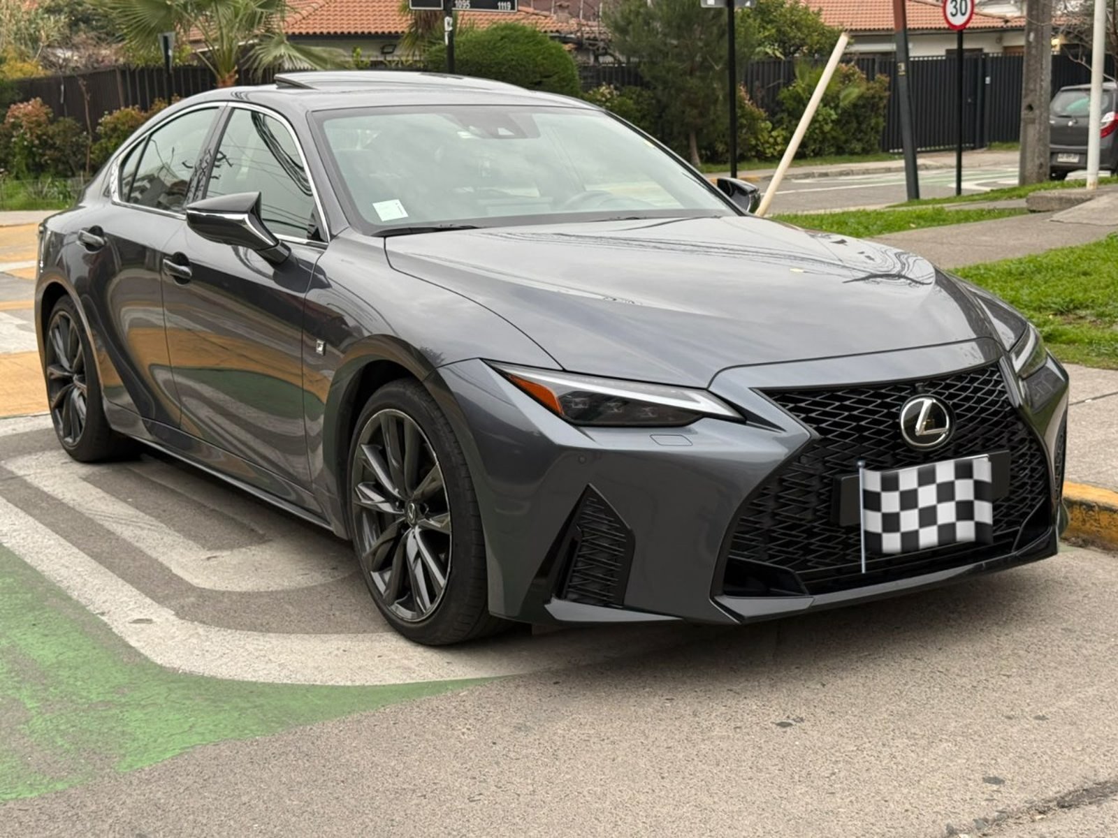 Lexus IS 300 IS 300 F-SPORT 2.0 2024 - Foto 3 de 10