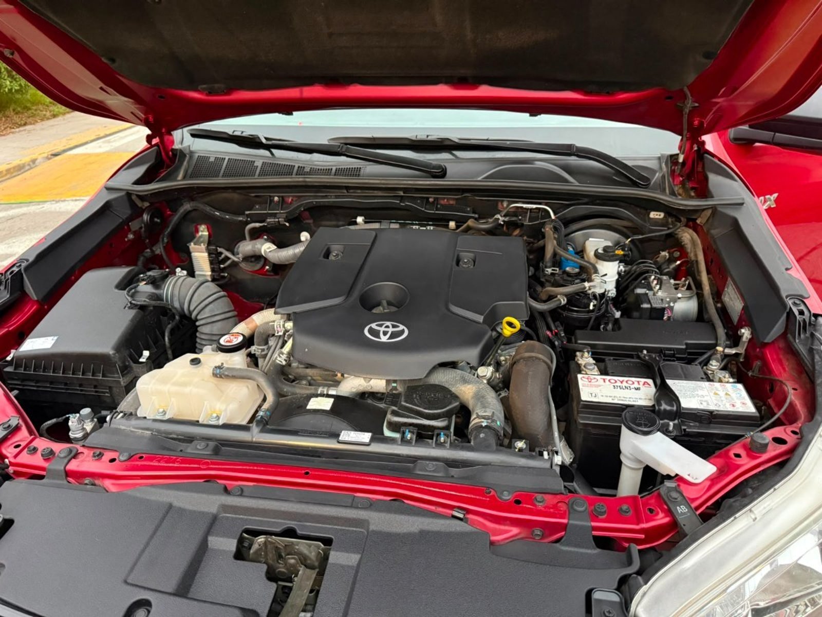 Toyota HILUX HILUX 2.4 DIESEL DX 4X4 6 MT 2024 - Imagen 8 de 9