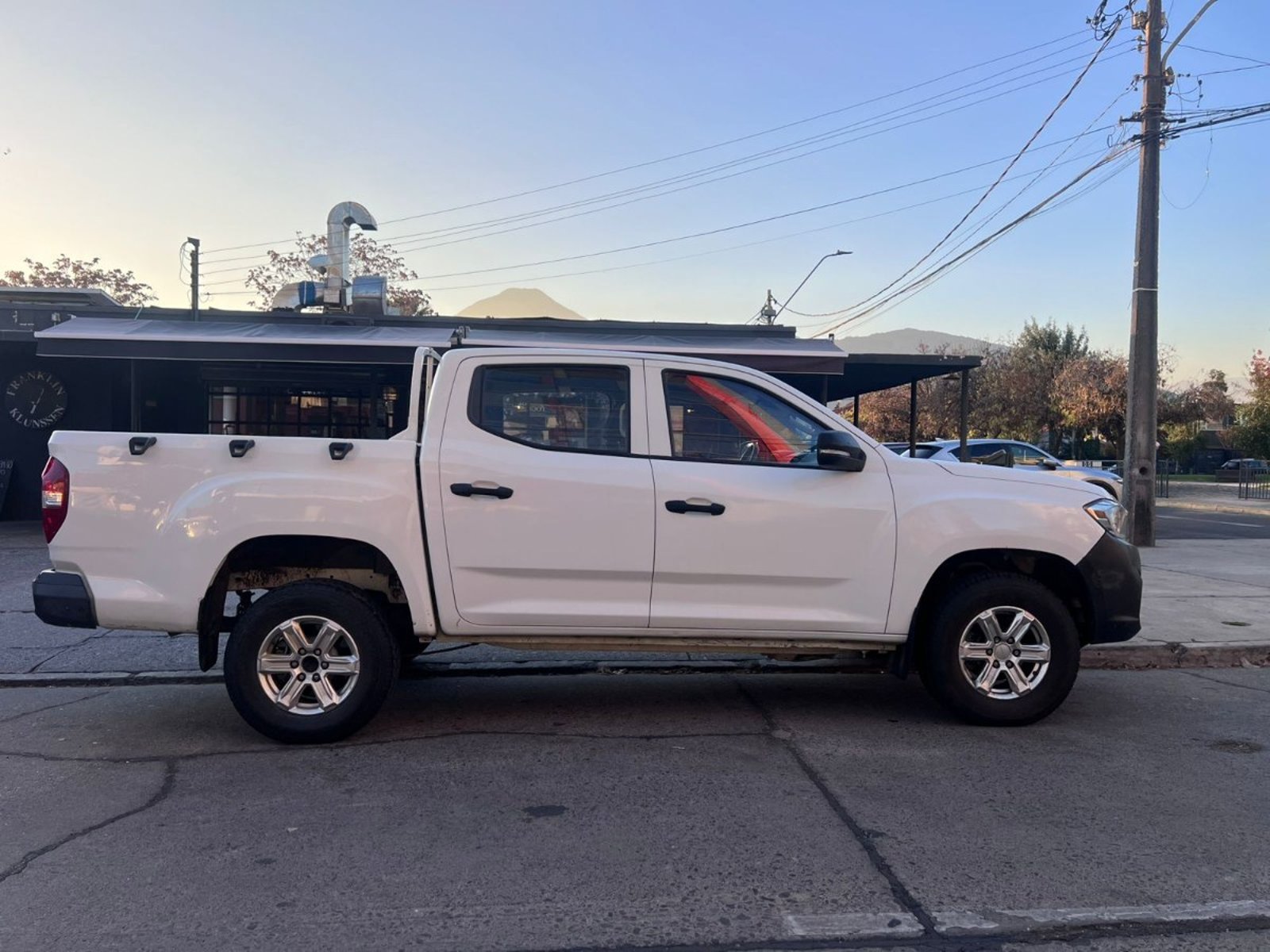 Maxus T60 T60 2.0 DIESEL 4X4 DOBLE CABINA 2024 - Foto 4 de 10