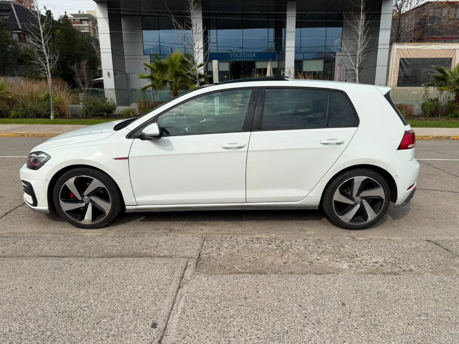 Volkswagen GOLF GOLG GTI 2.0 AUTOMATICO 2020 - Imagen 8 de 10