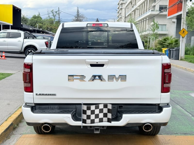 RAM 1500 1500 LARAMIE CREW CAB 4X4 5.7 AUT 2022 - Imagen 6 de 10