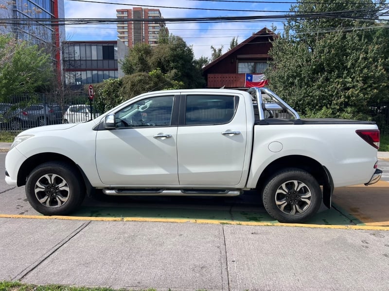 Mazda BT-50 Bt-50 3.2 SDX DOB. CAB. DIESEL 4X4 AT 4P 2018 - Imagen 8 de 10