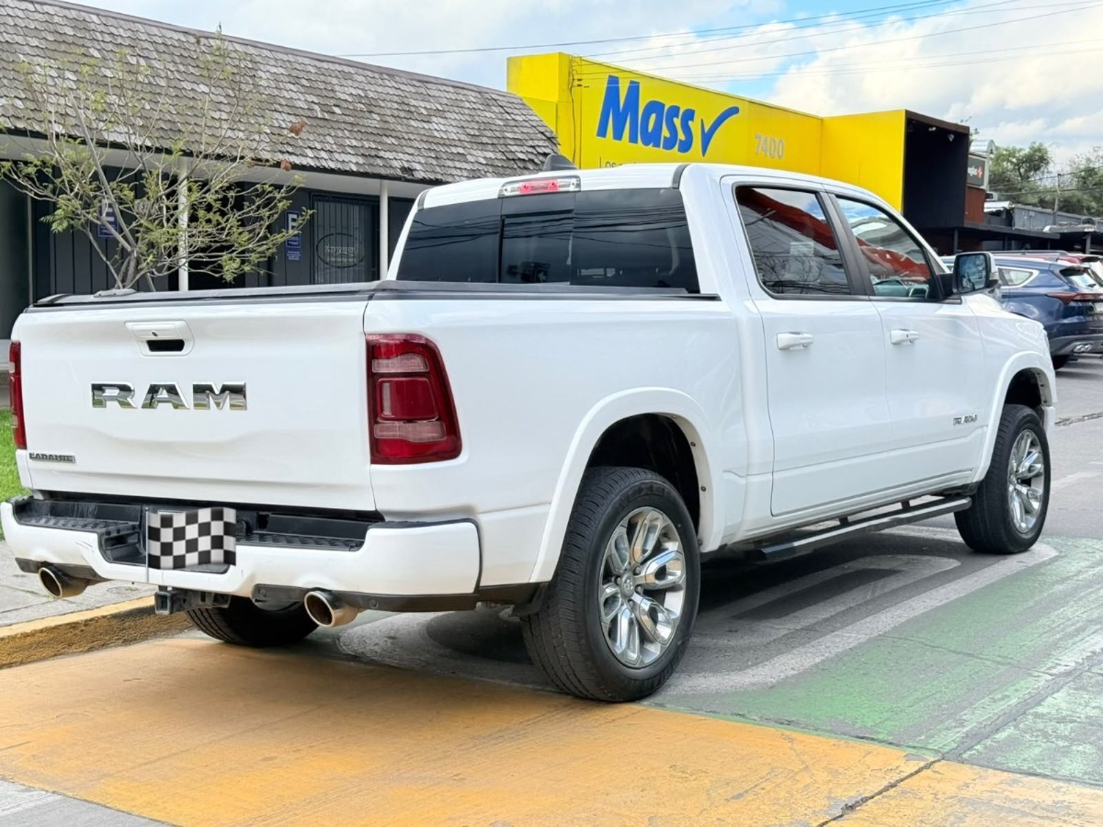 RAM 1500 1500 LARAMIE CREW CAB 4X4 5.7 AUT 2022 - Foto 5 de 10
