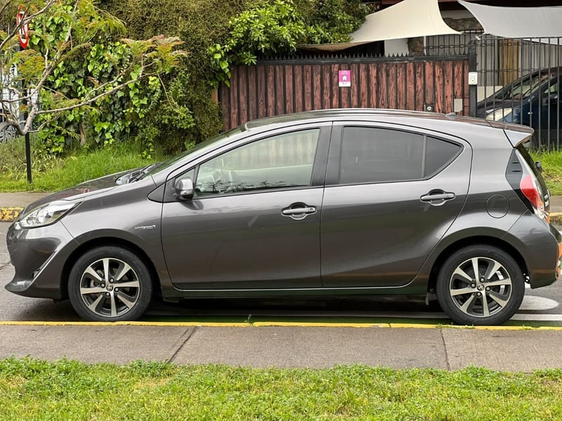 Toyota PRIUS PRIUS C HB 1.5 AUT HYBRID 2019 - Imagen 8 de 10