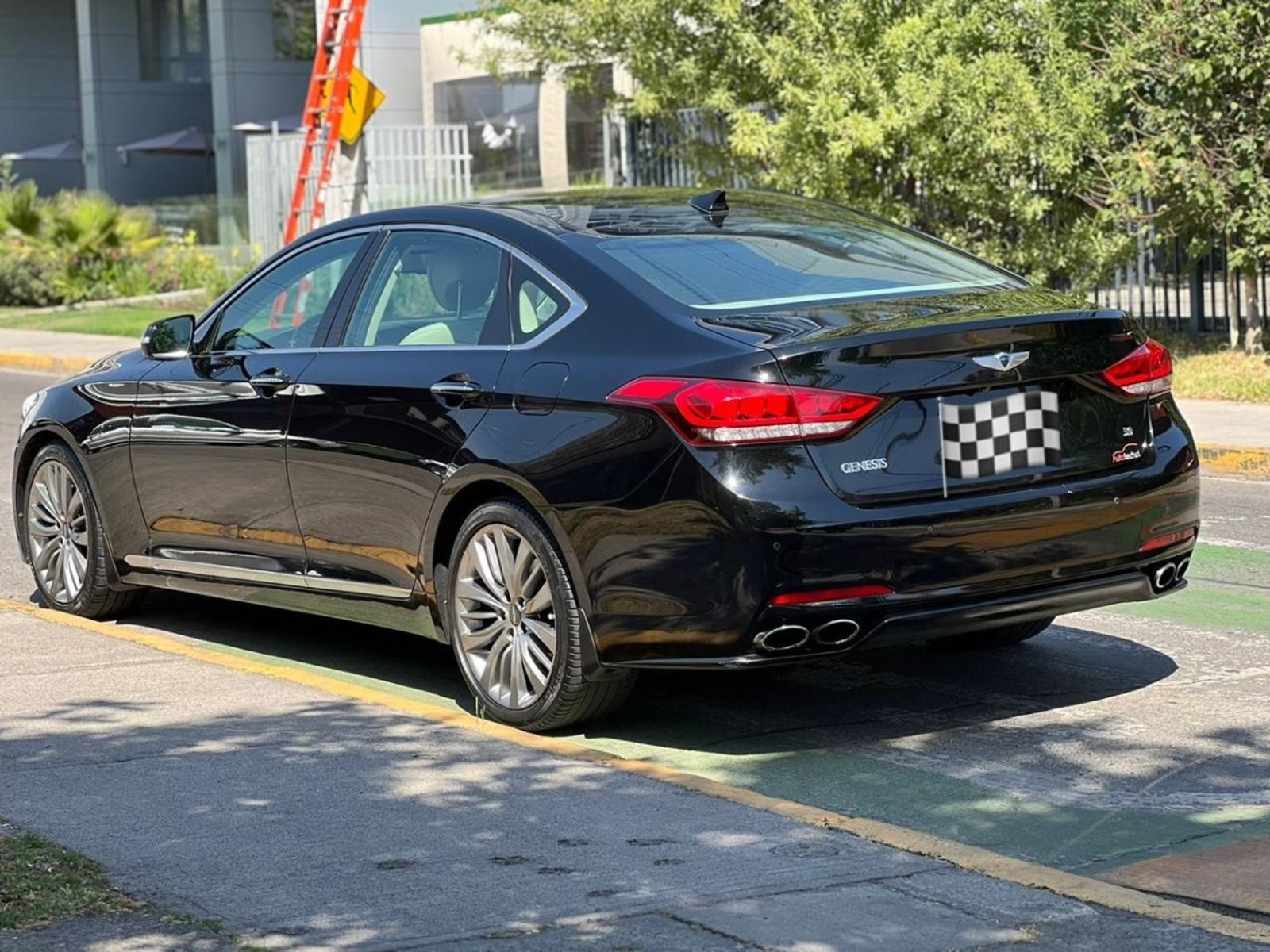 Hyundai GENESIS GENESIS 5.0 V8 AT 2017 - Foto 5 de 10