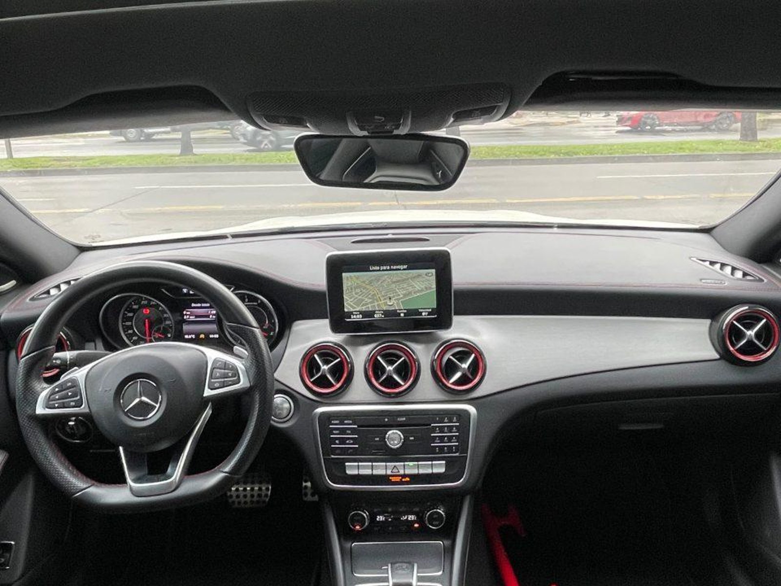Mercedes-Benz Benz CLA 45 2017 - Foto 2 de 11