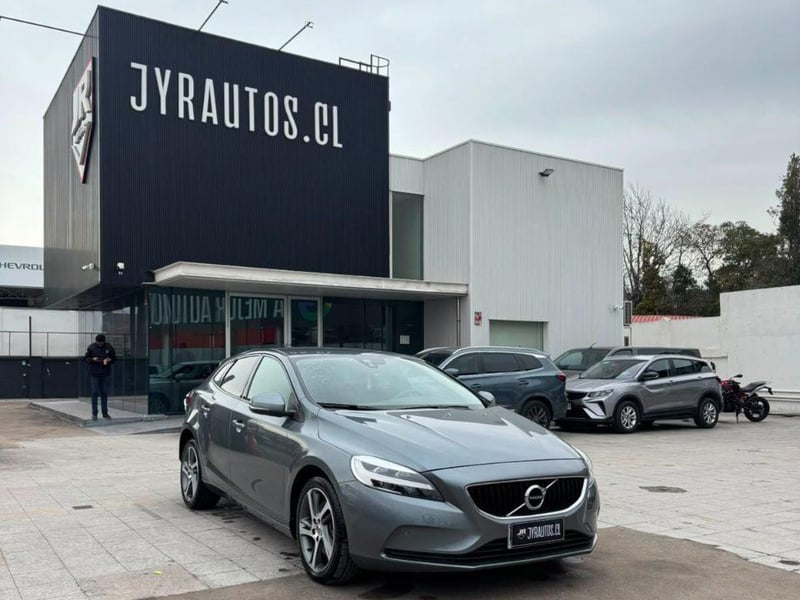 Volvo V40 2020