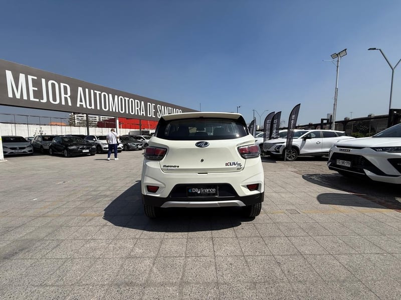 Mahindra KUV 2021 - Imagen 3 de 9