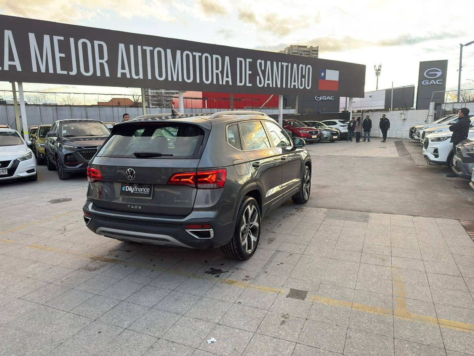 Volkswagen Taos Highline 2025 - Foto 2 de 11