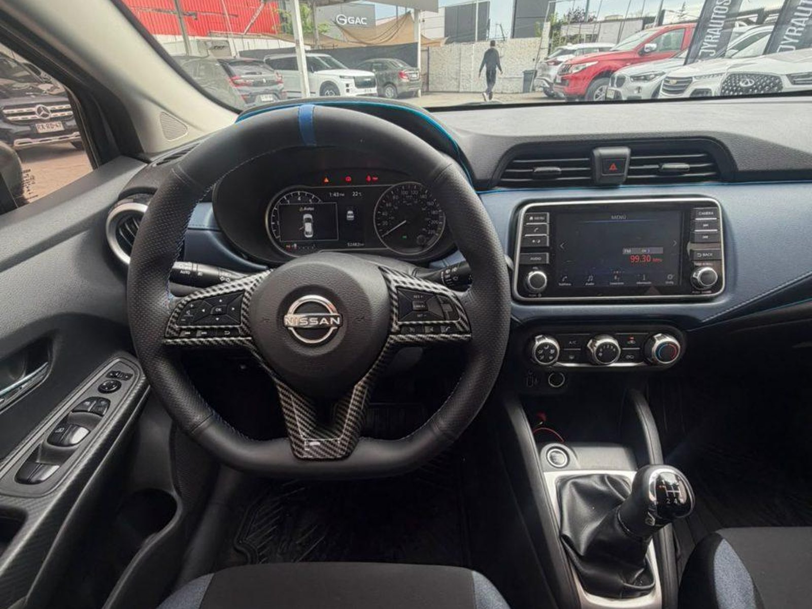 Nissan Versa 2023 - Foto 3 de 11