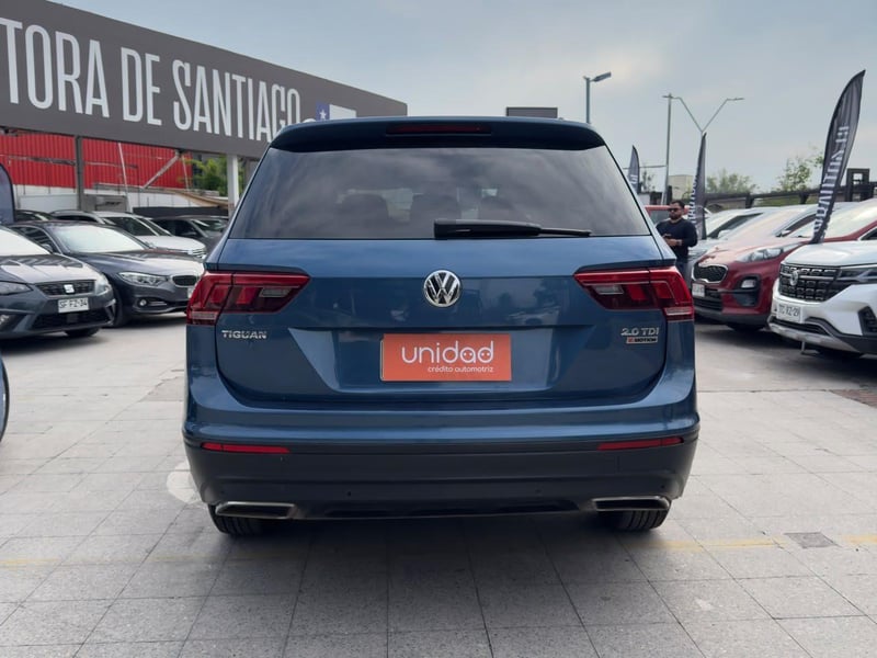 Volkswagen Tiguan TDI 4X4 2.0 AT 2019 - Imagen 9 de 13