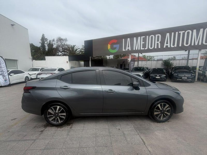 Nissan Versa 2023 - Imagen 8 de 11