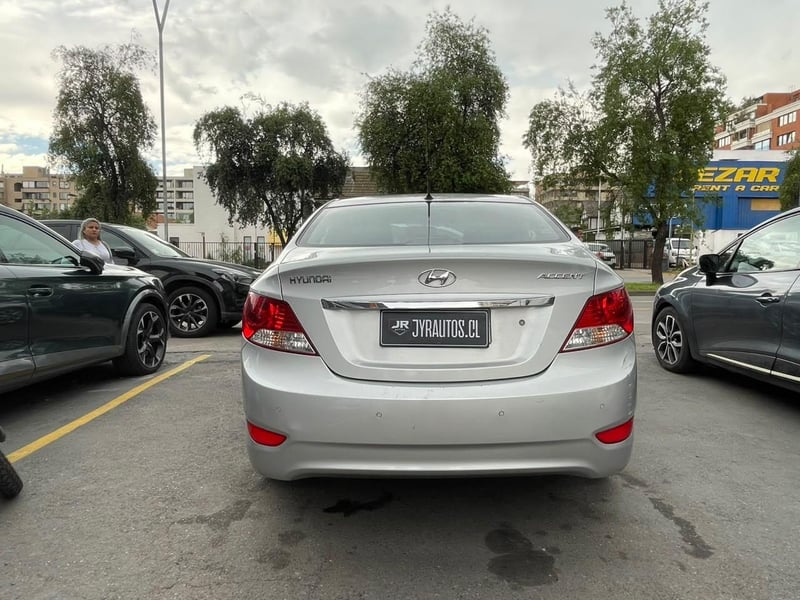 Hyundai Accent 2013 - Imagen 5 de 11