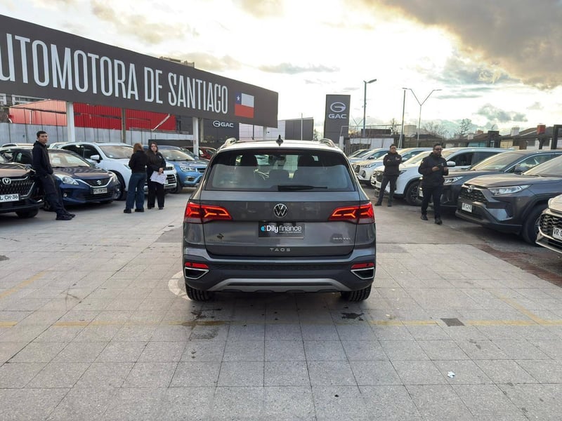 Volkswagen Taos Highline 2025 - Imagen 4 de 11