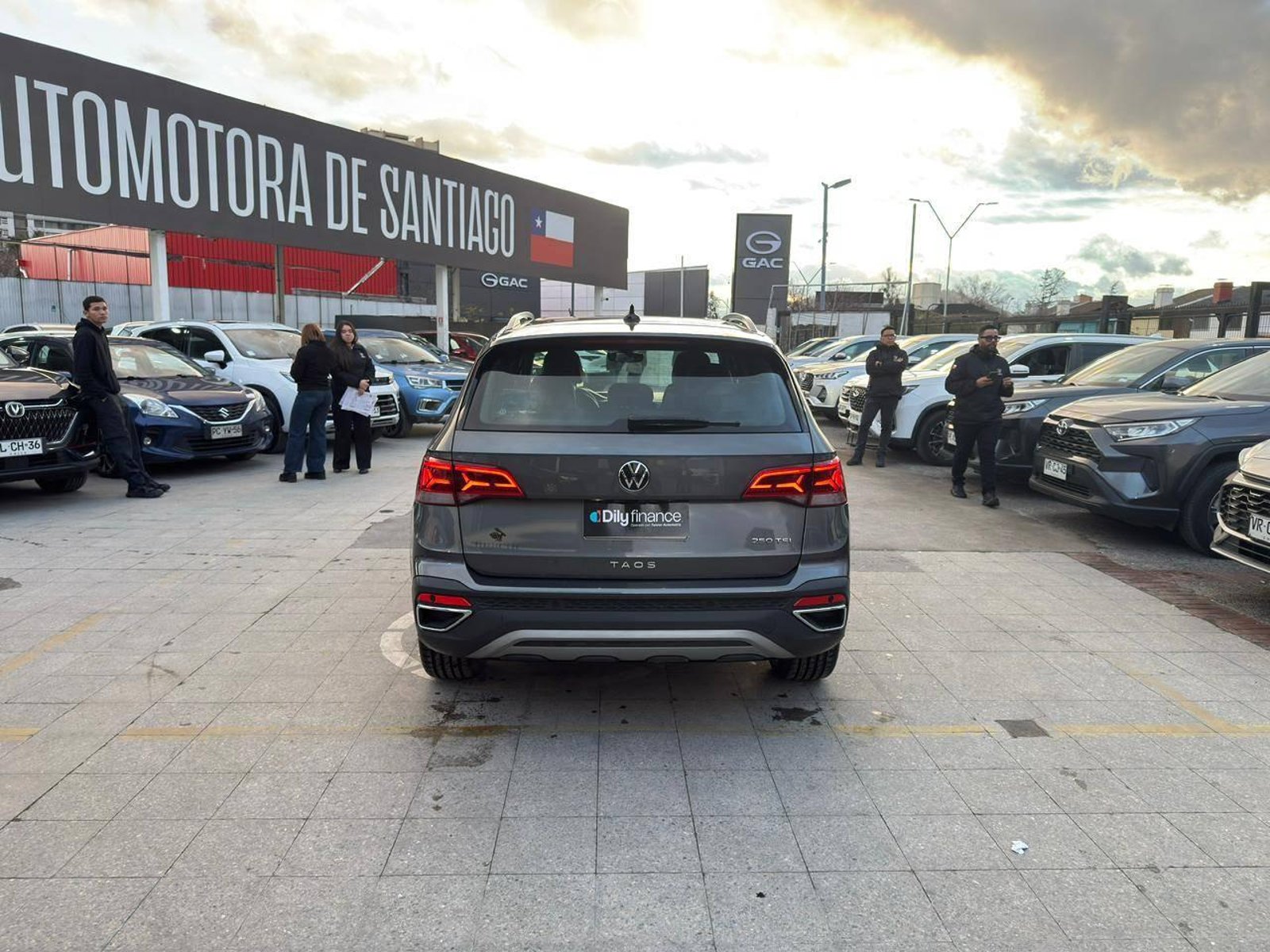 Volkswagen Taos Highline 2025 - Imagen 4 de 11