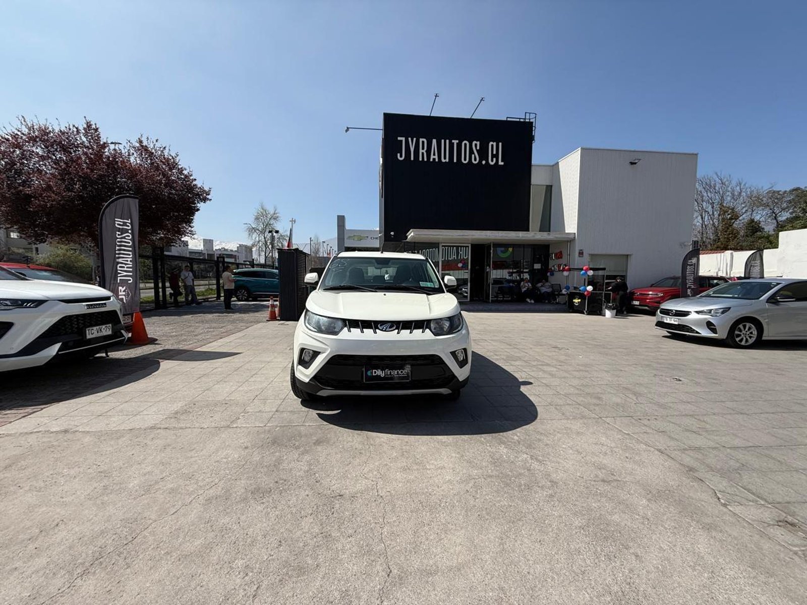 Mahindra KUV 2021 - Foto 5 de 9