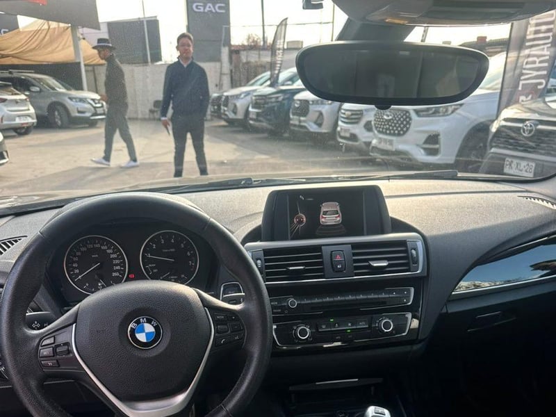 BMW 118i LCI 1 5 AUT 2017 - Imagen 9 de 11