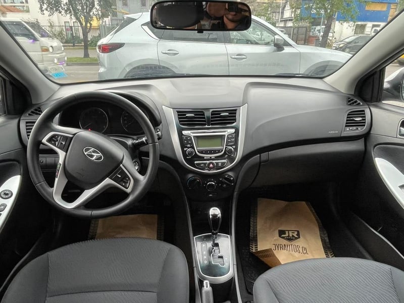 Hyundai Accent 2013 - Imagen 8 de 11