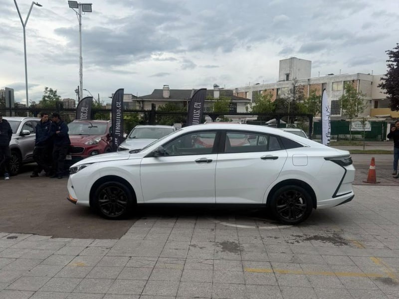 Dongfeng Aeolus Y3 1.5 2024 - Imagen 3 de 11