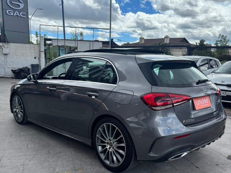 Mercedes-Benz Benz A250 HB 2.0 2022 - Imagen 3 de 8