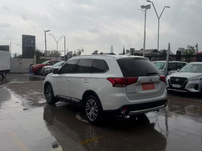 Mitsubishi Outlander 2019 - Imagen 8 de 11