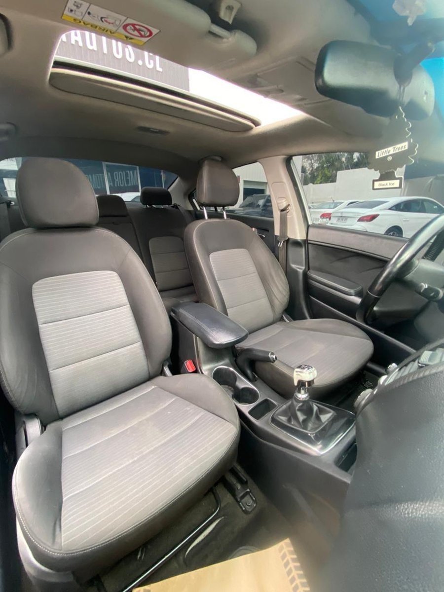 Kia Cerato 2018 - Imagen 9 de 12