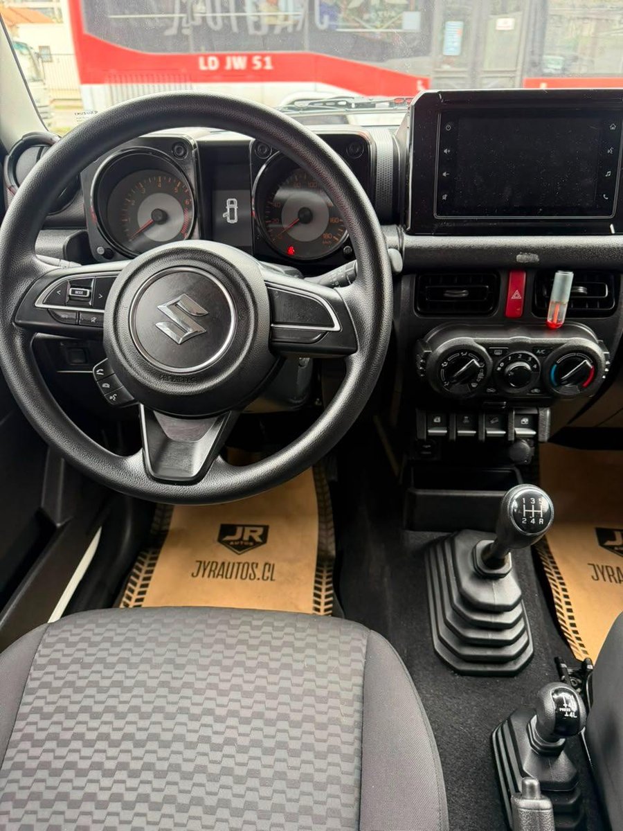 Suzuki Jimny 2024 - Imagen 8 de 13