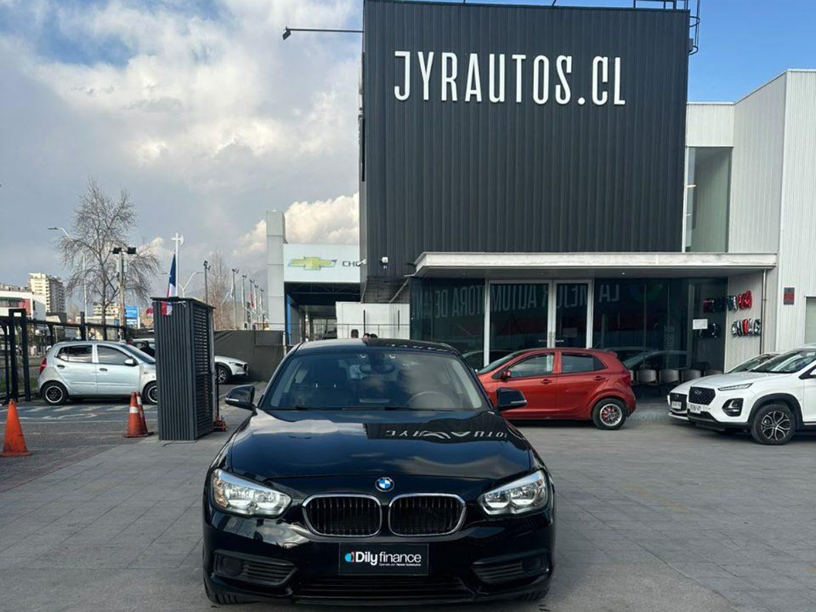 BMW 118i LCI 1 5 AUT 2017 - Foto 2 de 11