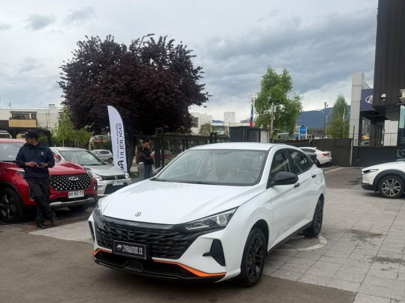 Dongfeng Aeolus Y3 1.5 2024 - Imagen 9 de 11
