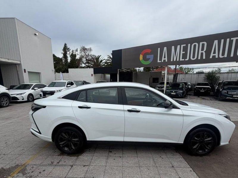 Dongfeng Aeolus Y3 1.5 2024 - Imagen 6 de 11