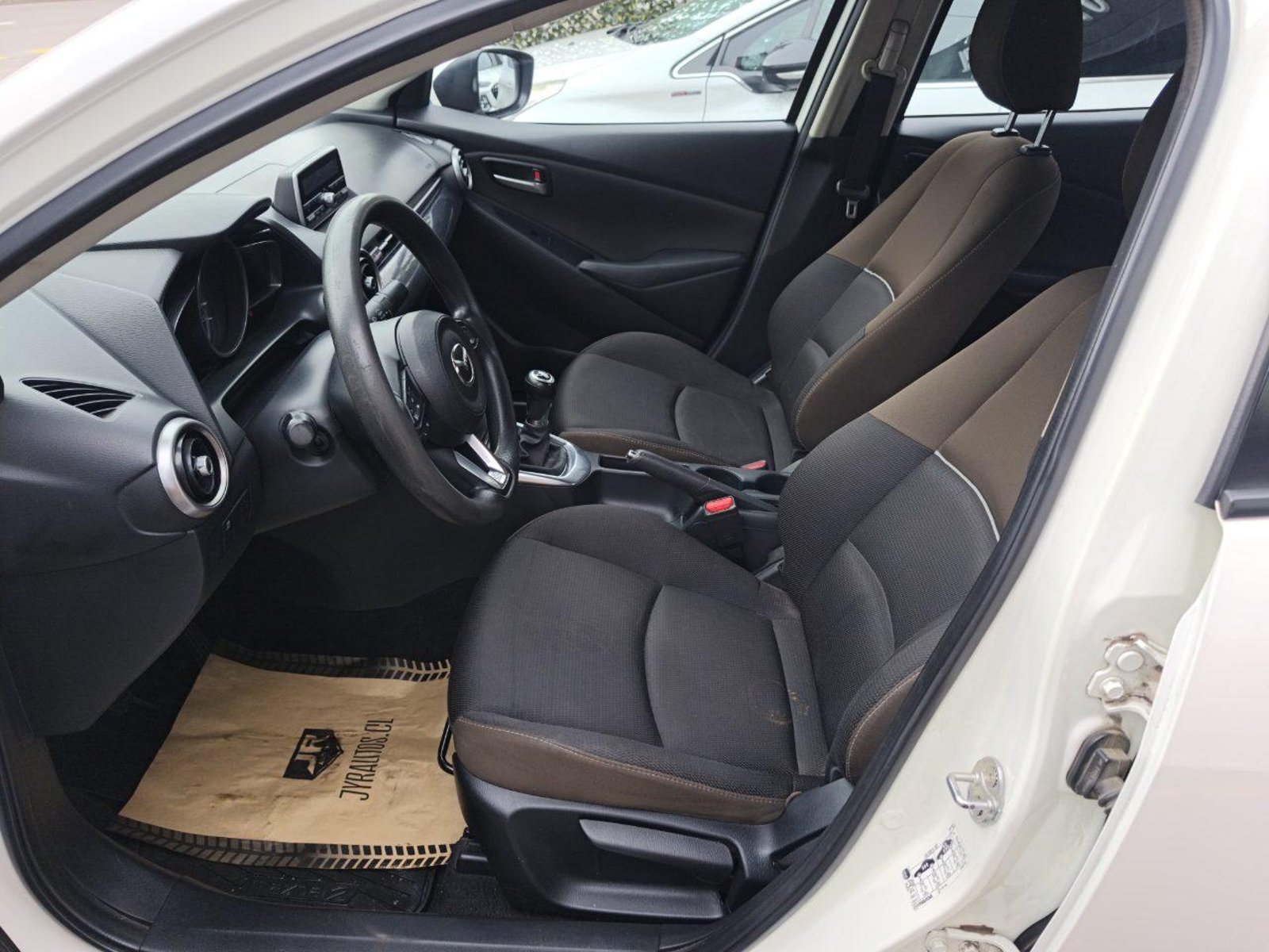Mazda 2 2022 - Imagen 9 de 11