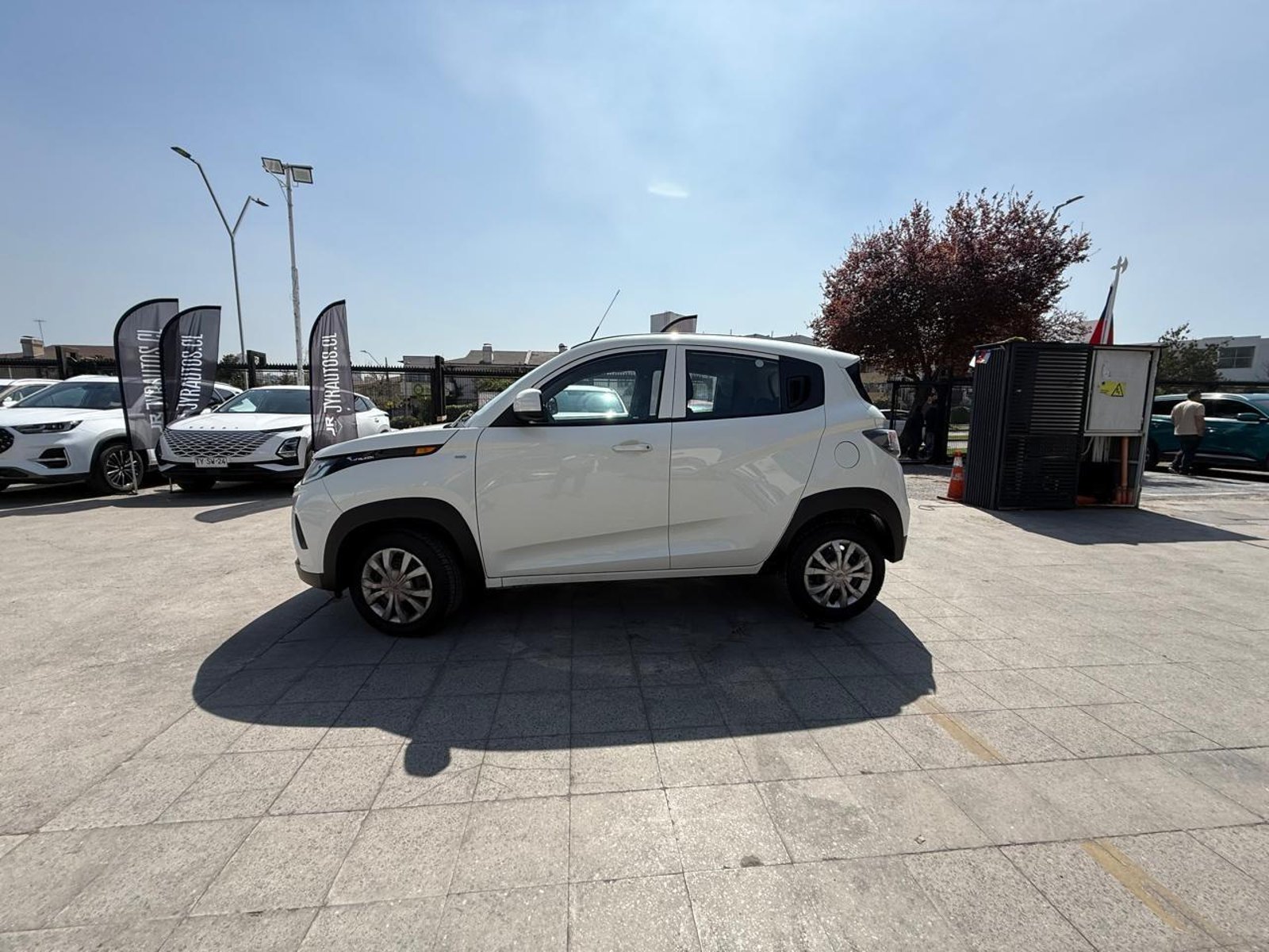 Mahindra KUV 2021 - Foto 4 de 9
