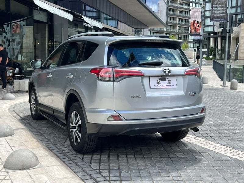 Toyota RAV 4 ADVENTURE 2.0 MT ; 2019 - Imagen 6 de 10