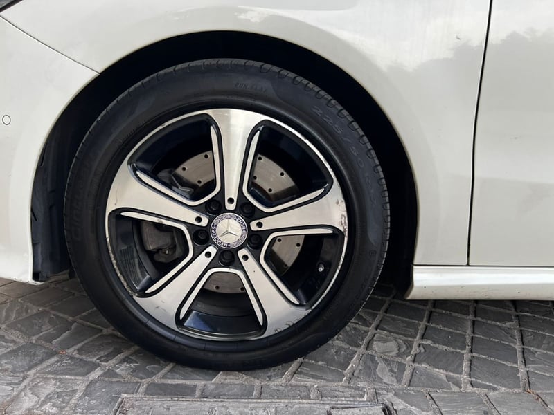 Mercedes-Benz B220 ; 2018 - Imagen 8 de 10