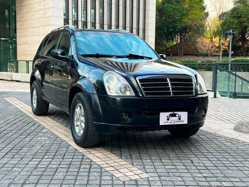 SsangYong REXTON 4X4 MT TRES CORRIDAS DE ASIENTOS 2012 - Imagen 3 de 10