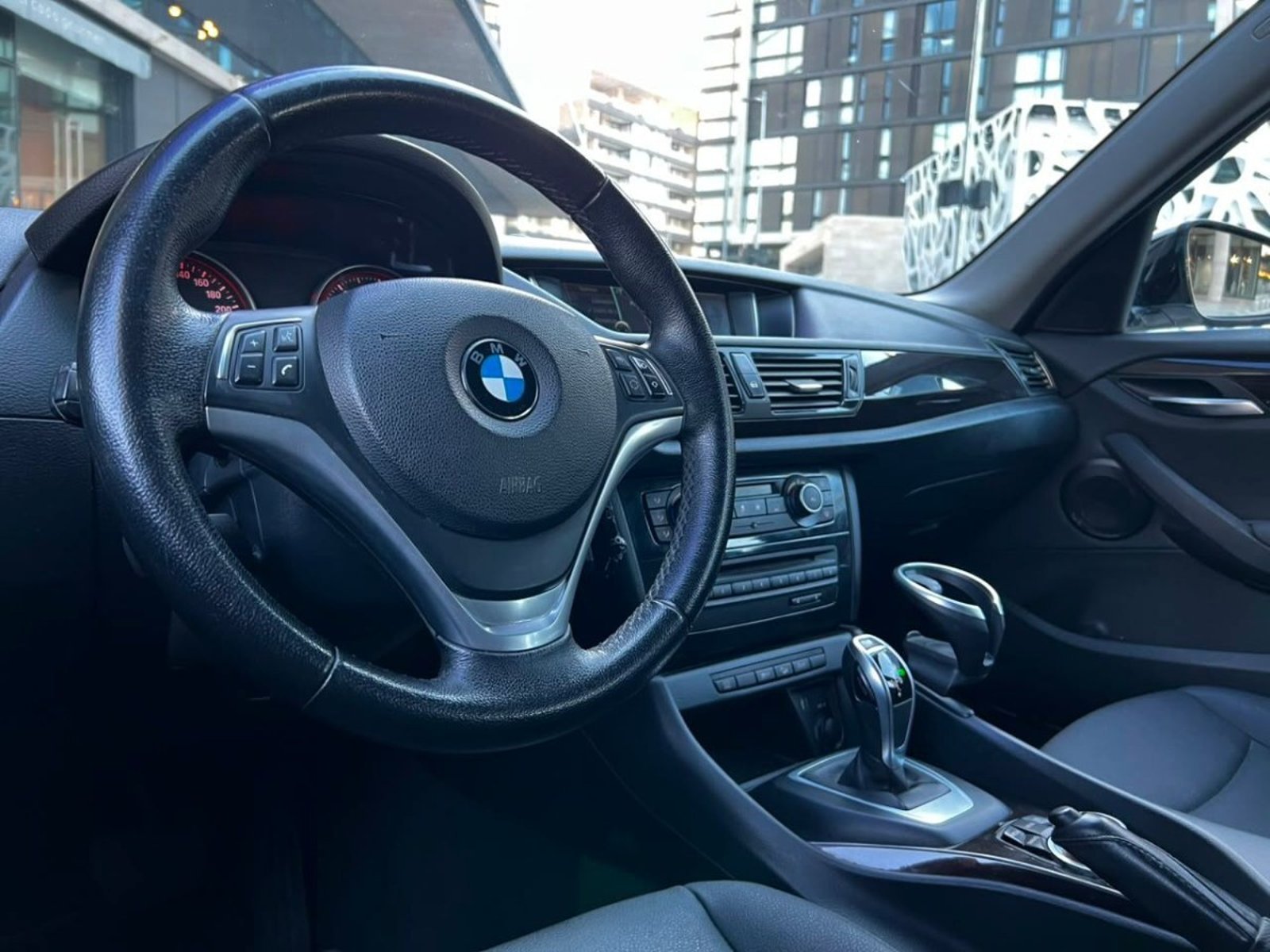 BMW X1 20D XDRIVE MANTENIMIENTO AL DIA 2014 - Imagen 9 de 10