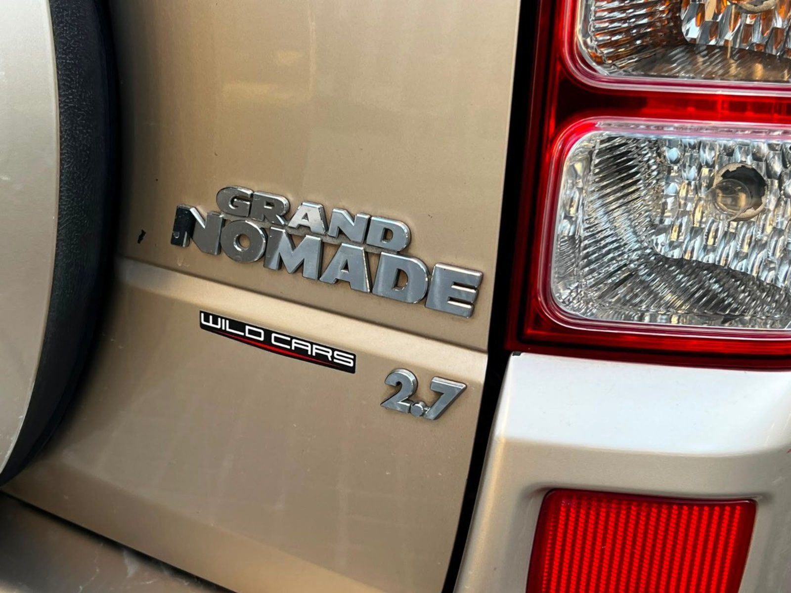 SUZUKI GRAND NOMADE 2.7 V6 AT 2007 - Imagen 8 de 10