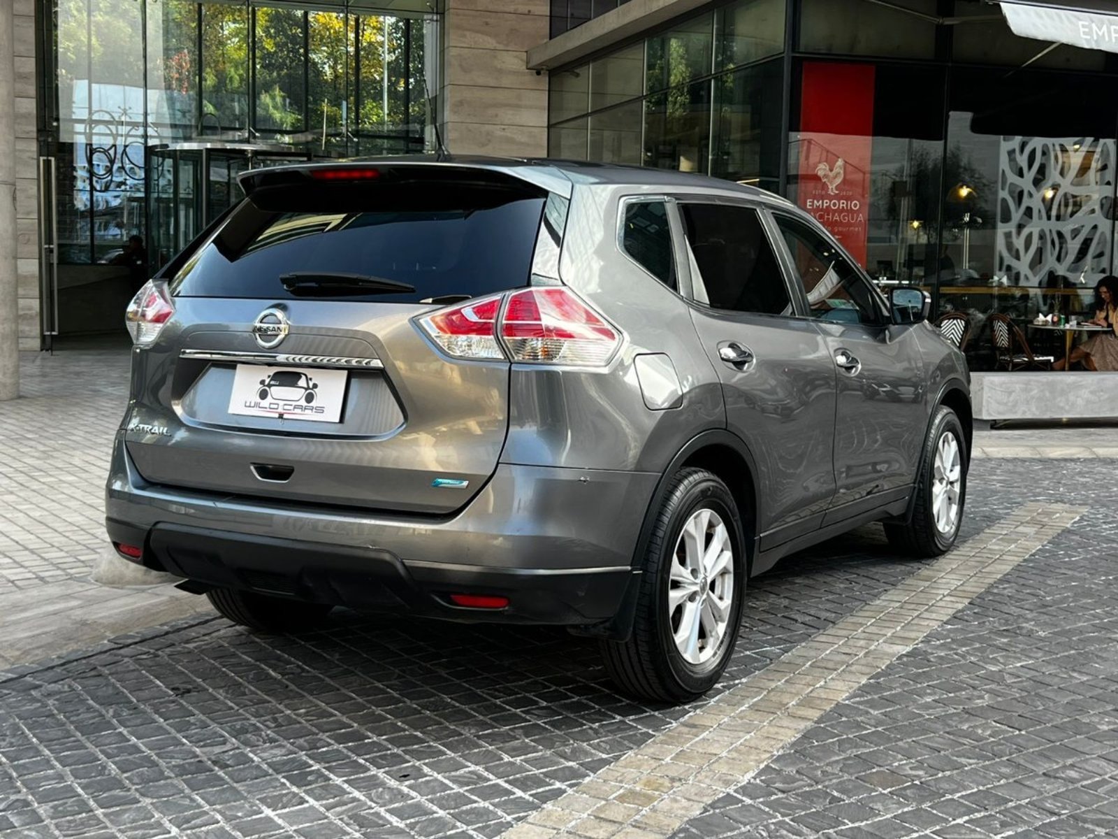 Nissan X-TRAIL SENSE 2.5 AT UN DUEÑO MANTENIMIENTO EN LA MARCA 2017 - Imagen 4 de 10