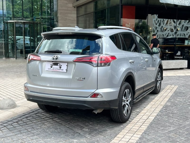 Toyota RAV 4 ADVENTURE 2.0 MT ; 2019 - Imagen 4 de 10