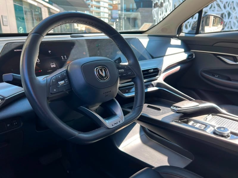 Changan UNI-T LUXURY 1.5 AT ÚNICO DUEÑO 2023 - Imagen 9 de 10