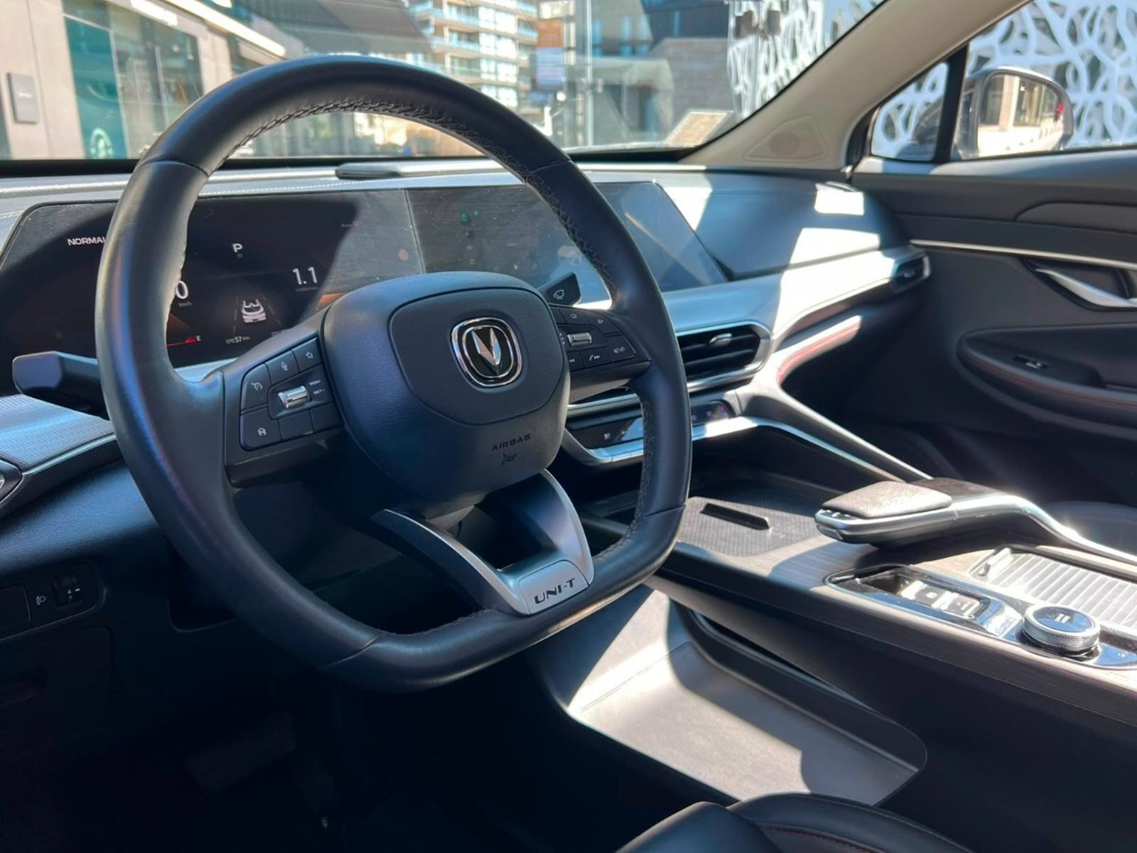 Changan UNI-T LUXURY 1.5 AT ÚNICO DUEÑO 2023 - Imagen 9 de 10