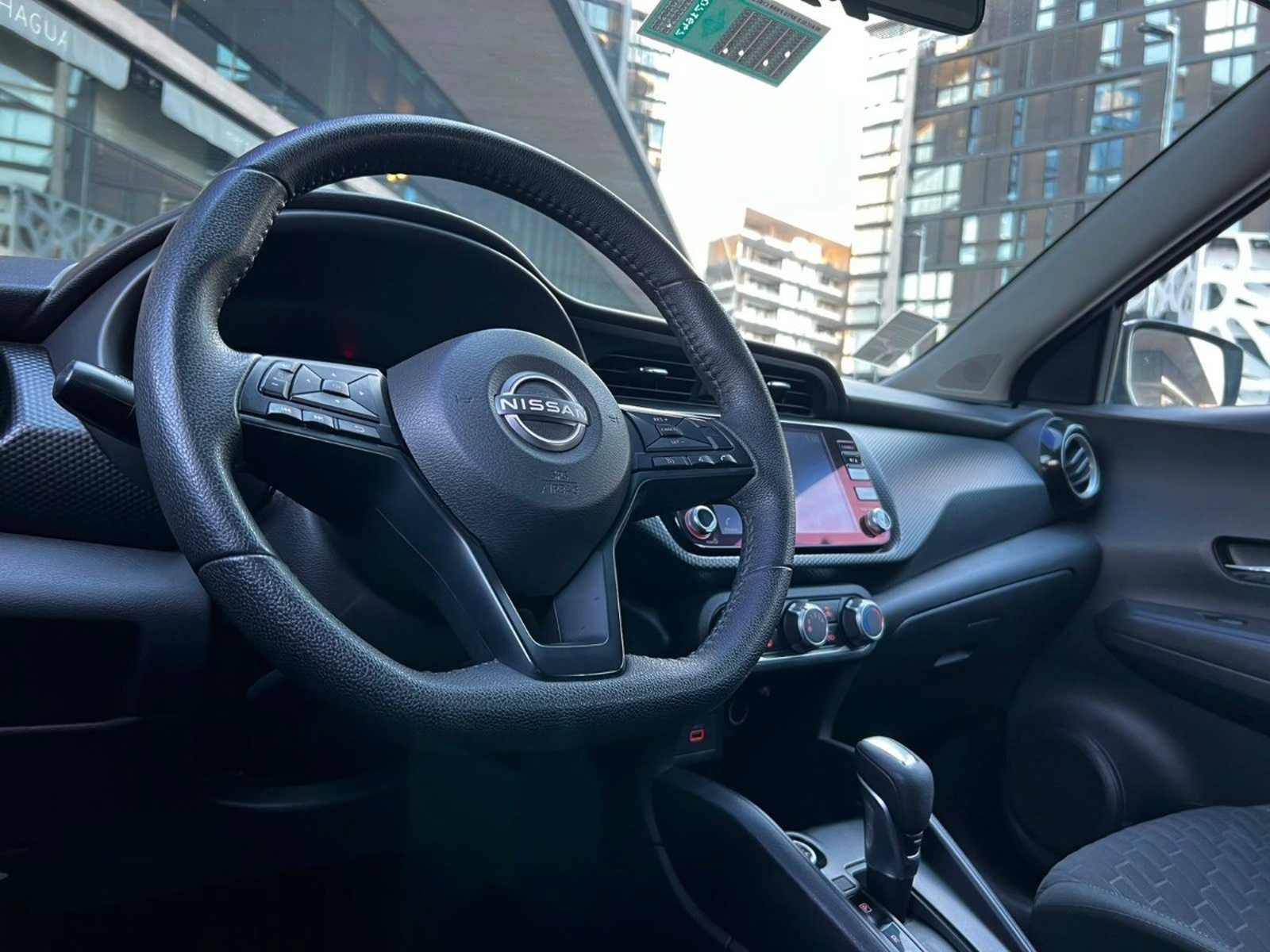 Nissan KICKS ADVANCE 1.6 AT ÚNICO DUEÑO 2025 - Imagen 8 de 10