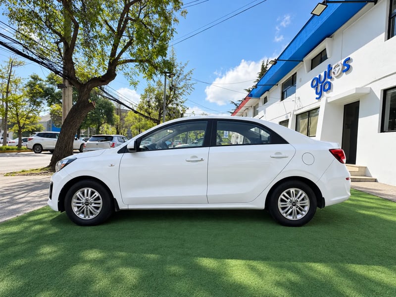 Kia SOLUTO LX 1.4 2022 - Imagen 16 de 20