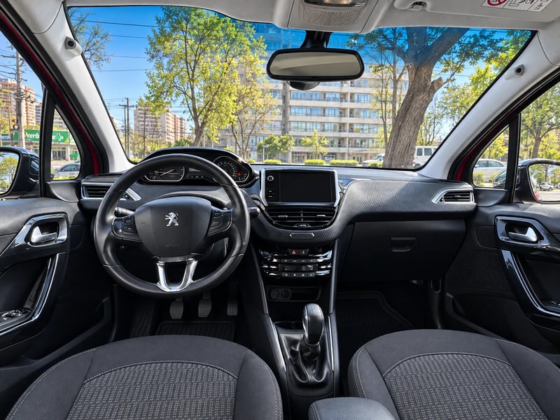 Peugeot 208 PURE TECH HB 1.2 2020 - Imagen 9 de 19