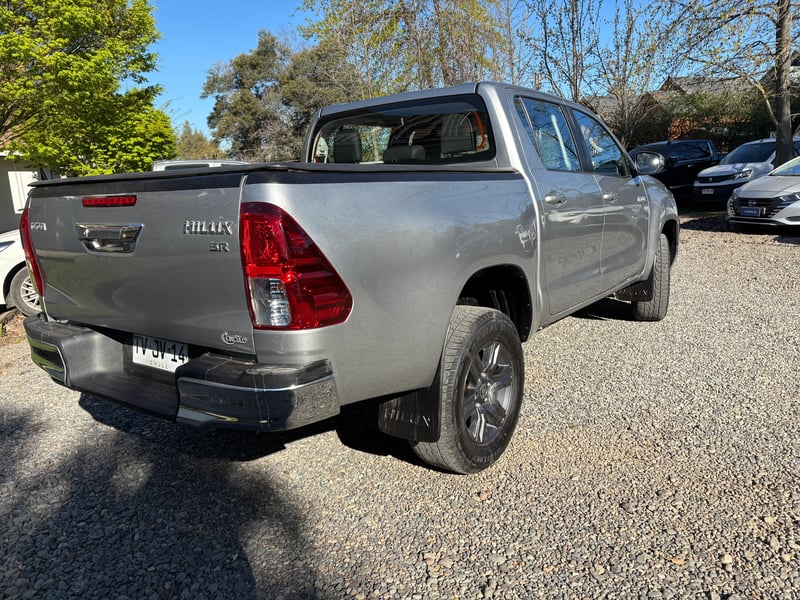Toyota HILUX SR 4X4 MT 2.4 2025 - Imagen 9 de 13